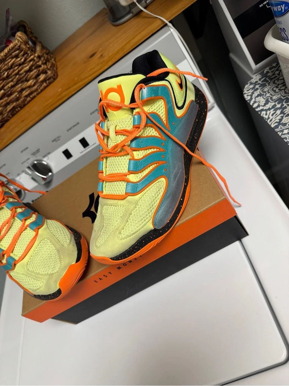 Men’s basketball shoes. Size 10.5. KD 18